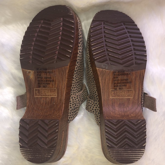 White Mountain BEHOLD Leopard Print Clogs - Picture 5 of 9